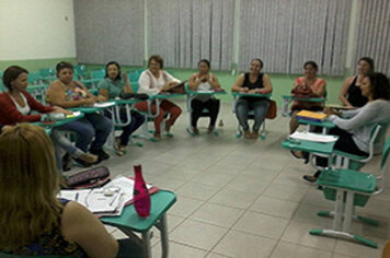Professores e gestores discutem os rumos da adequação curricular