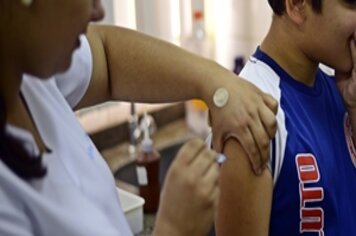 Saúde intensifica vacinação em adolescentes contra HPV;* Meningo C e Hepatite B