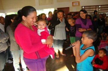 Escolas municipais celebram “Dia das Mães” com homenagens