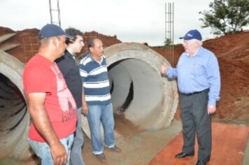 Manoel Gaspar visita “in loco” a reforma da vicinal Tupã-Quatá