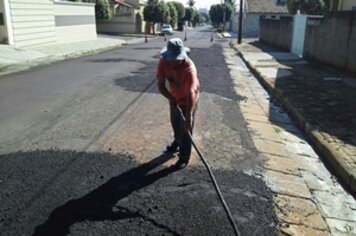 Prefeitura mantém Operação Tapa-Buracos em diversos pontos