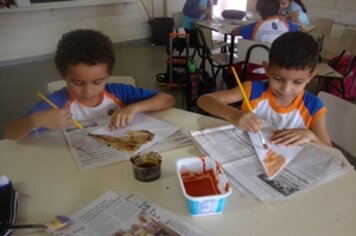 Professores transformam aulas com artes e estimulam a criatividade das crianças