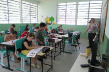 Aulas de inglês gratuito retornam atividades nesta segunda-feira