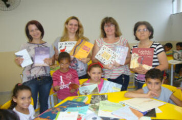 Alunos da EMEF Prof. João Geraldo Iori recebem doação de livros literários do Banco Itaú