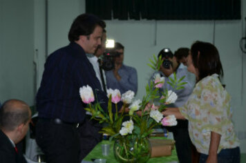 Prefeitura e Multicolor entregam certificados para alunos