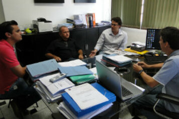 Secretários recebem líder do prefeito;* discutem projetos e interação com legislativo