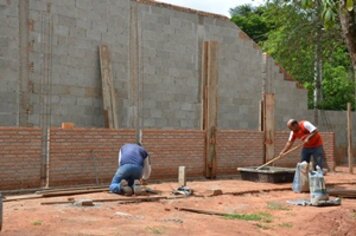 Passeios públicos de Varpa estão sendo revestidos com piso drenante