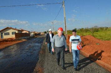 Prefeito Gaspar visitou obras no conjunto habitacional João Paulo II