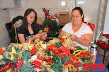Prefeitura começa a confeccionar enfeites natalinos
