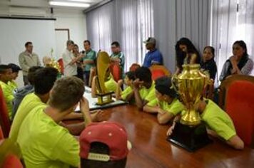 Gaspar recebe equipe de jogadores da AITEC