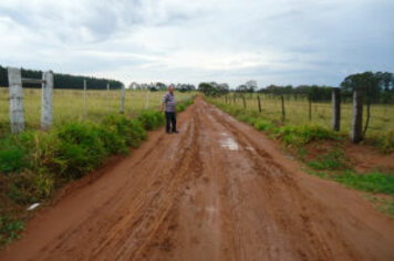 Agricultura iniciará reforma na estrada rural que liga Parnaso a rodovia SP 294