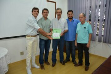 Prefeitura presta homenagem ao líder ruralista Aldo Turra