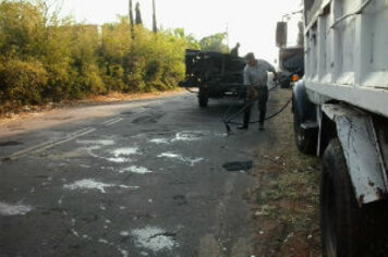 Prefeitura recupera trechos da estrada vicinal no bairro Afonso XIII