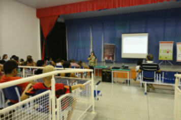 CRAS Sul realizou palestra no Projeto Crescer dentro das atividades do mês da mulher