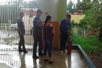 Prefeitura aprende 115 pneus com focos do mosquito da dengue