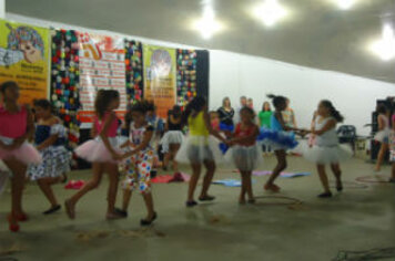 Alunos do Projeto Crescer apresentam na Quinta com Arte