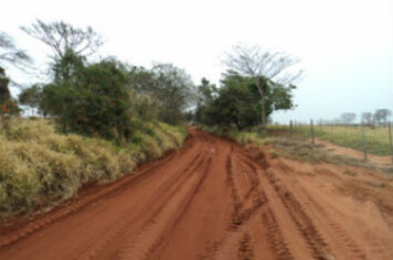 Prefeitura continua recuperando estradas rurais