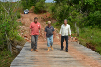 Prefeitura recupera mais uma ponte no bairro Santa Terezinha