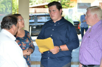 Deputado Cauê Macris visita centro comunitário de Parnaso;* reformado com emenda parlamentar