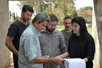 Atletas de natação doam 250 quilos de alimento a APAE