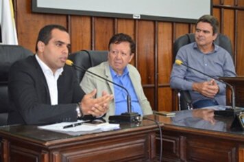 Prefeito Ricardo Raymundo participa de reunião com superintendente da Funasa