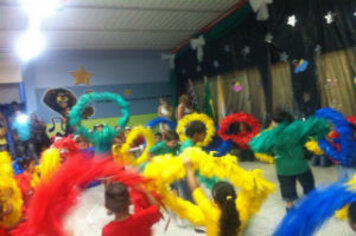 Escolas Enedina Botteon e Cíntia dos Reis realizam formatura e encerramento festivo