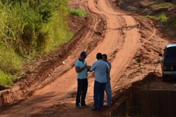 Prefeito acompanha testes de substituição de pontes de madeira