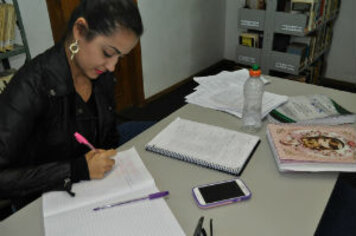 Ambiente de biblioteca estimula concurseiros e vestibulandos à estudar