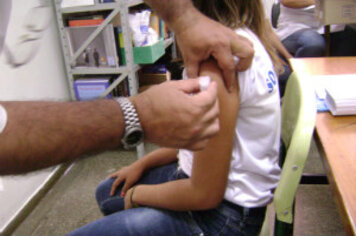 Primeira semana de campanha contra o HPV vacinou 400 adolescentes