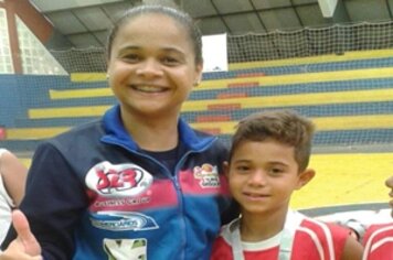 EMEIF “João Geraldo Iori” ensina basquete para alunos e comunidade