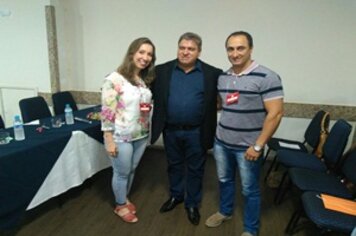 Prefeitura fortalece ensino público municipal e traz benefícios aos alunos