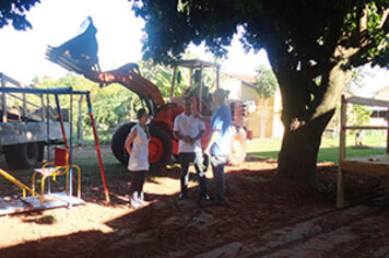 Prefeitura entrega para APAE estruturas em madeira para viabilizar equoterapia