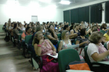 Professores da rede municipal participam de formação sobre registro reflexivo