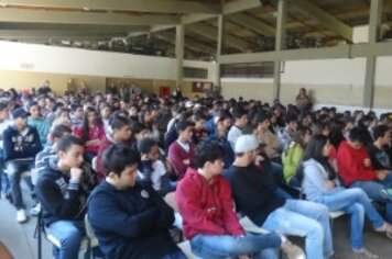 Hoje tem palestra sobre combate às drogas na Casa do Garoto;* as 19h30