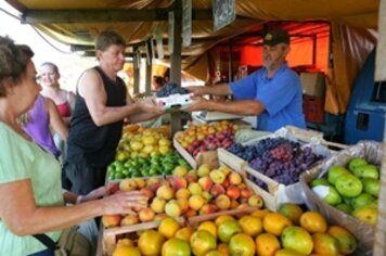 Feira livre do varejão tem horário especial nesta quinta-feira