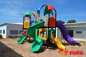Prefeitura instala parquinhos infantis nas creches municipais