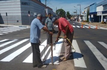 Prefeitura realiza manutenção constante na sinalização de trânsito
