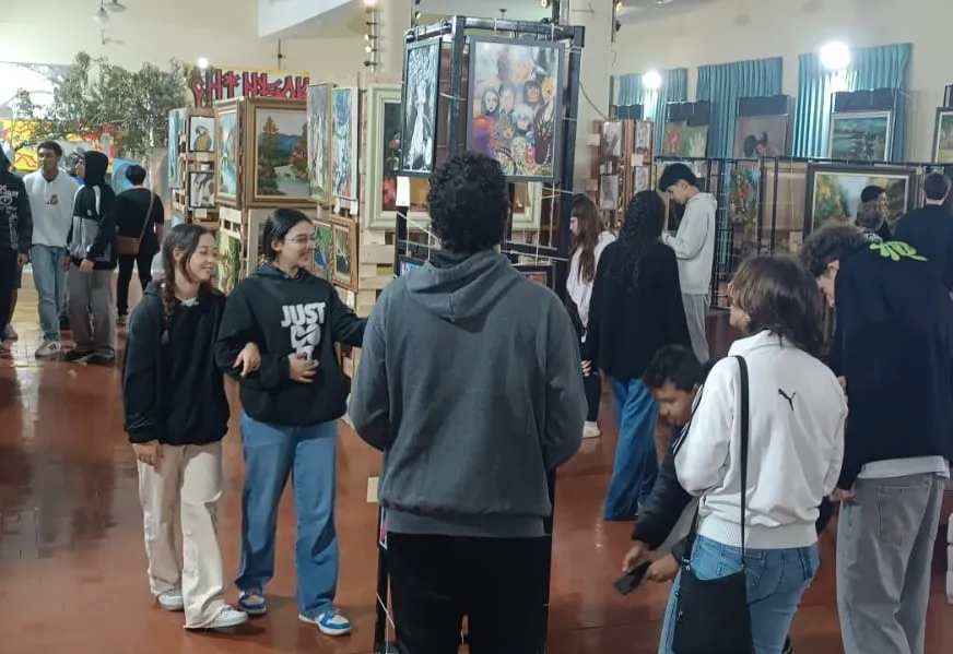 Alunos do Instituto Federal visitam 21º Salão de Belas Artes nesta sexta-feira