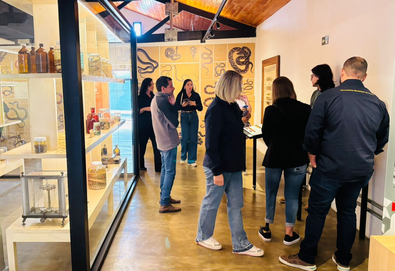 Equipe do Centro de Zoonoses passa por treinamento no Instituto Butantan