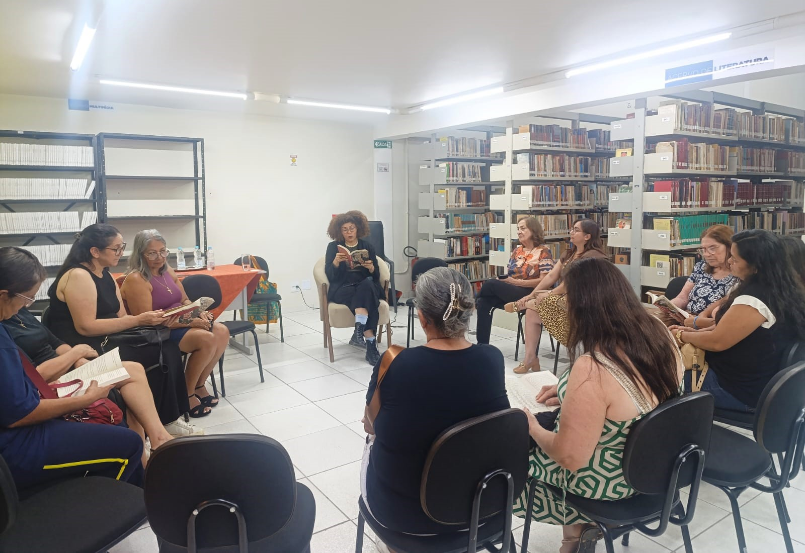 Interação entre escritora e público é destaque no programa Viagem Literária