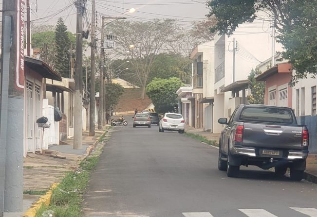 Motoristas só poderão estacionar em um dos lados da Rua Leticiano Jesus Costa 