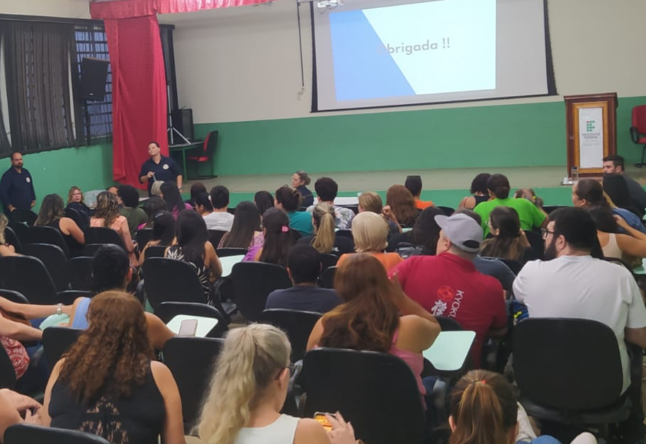 Zoonoses faz palestra sobre escorpiões a profissionais da rede municipal