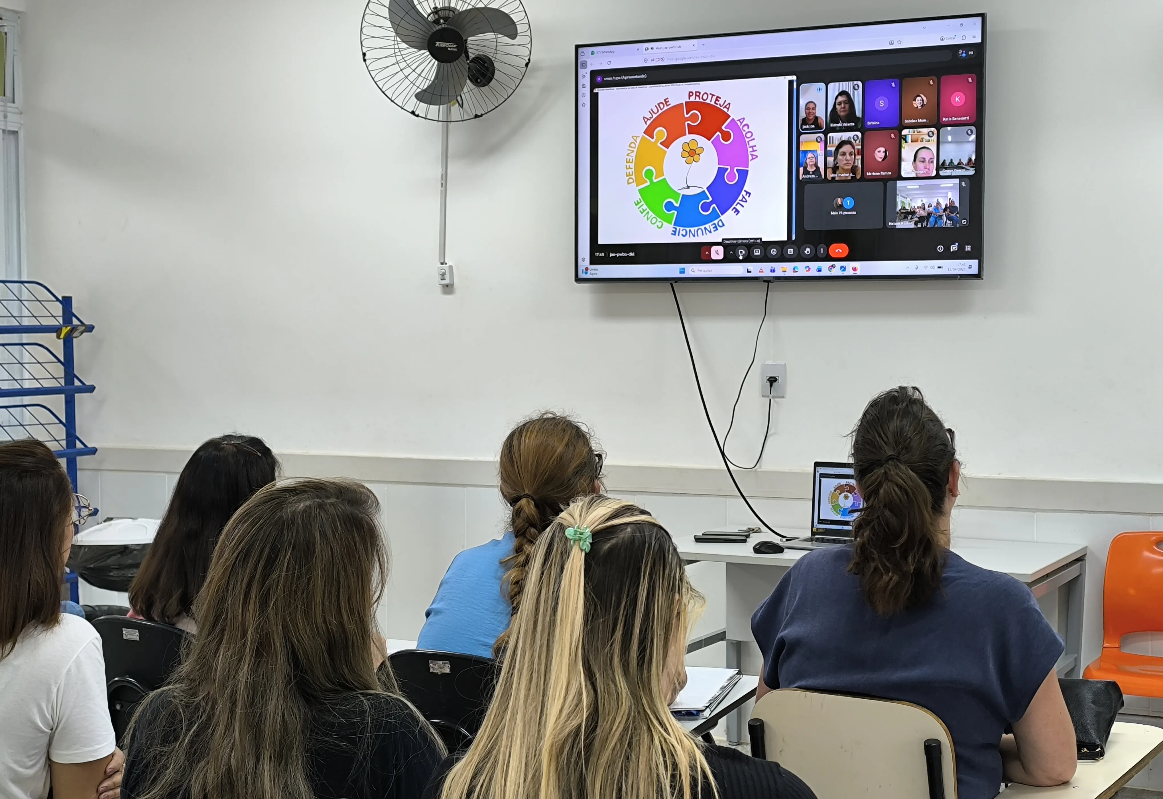 Profissionais da rede municipal de educação participam de capacitação da campanha 