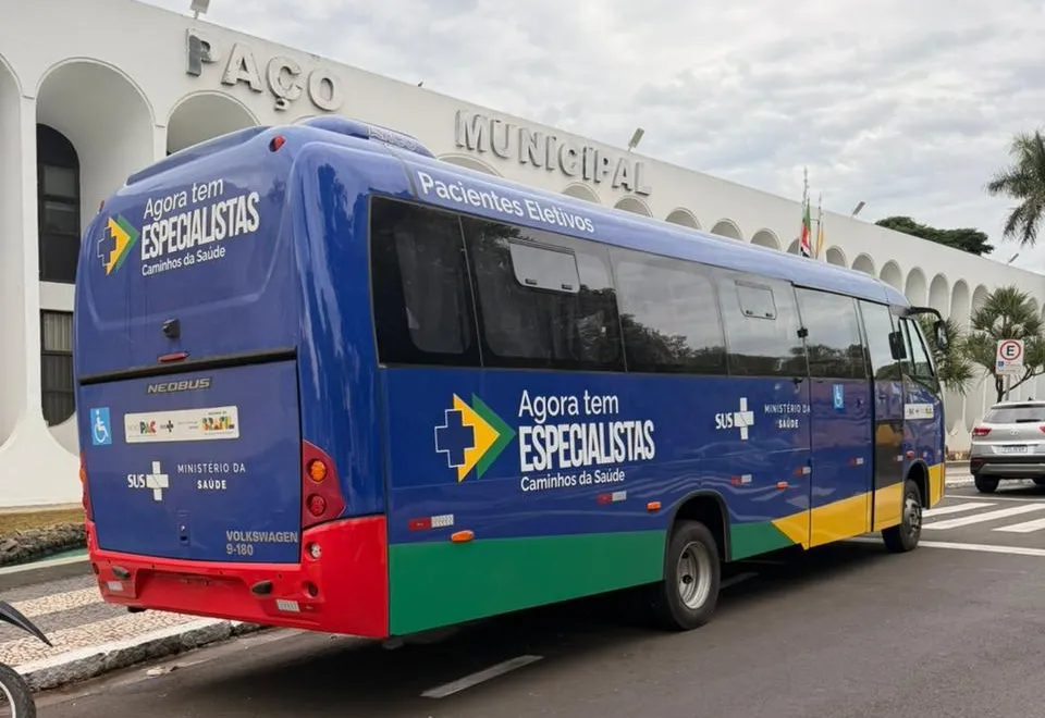 Tupã recebe ônibus com ar-condicionado e wi-fi para transporte de pacientes