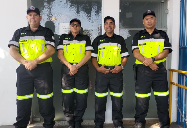Agentes de trânsito recebem novo fardamento