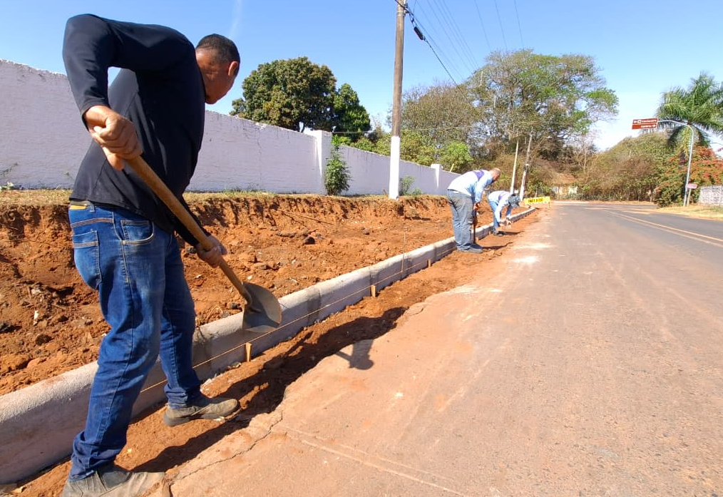 Cemitério do distrito de Varpa recebe calçamento