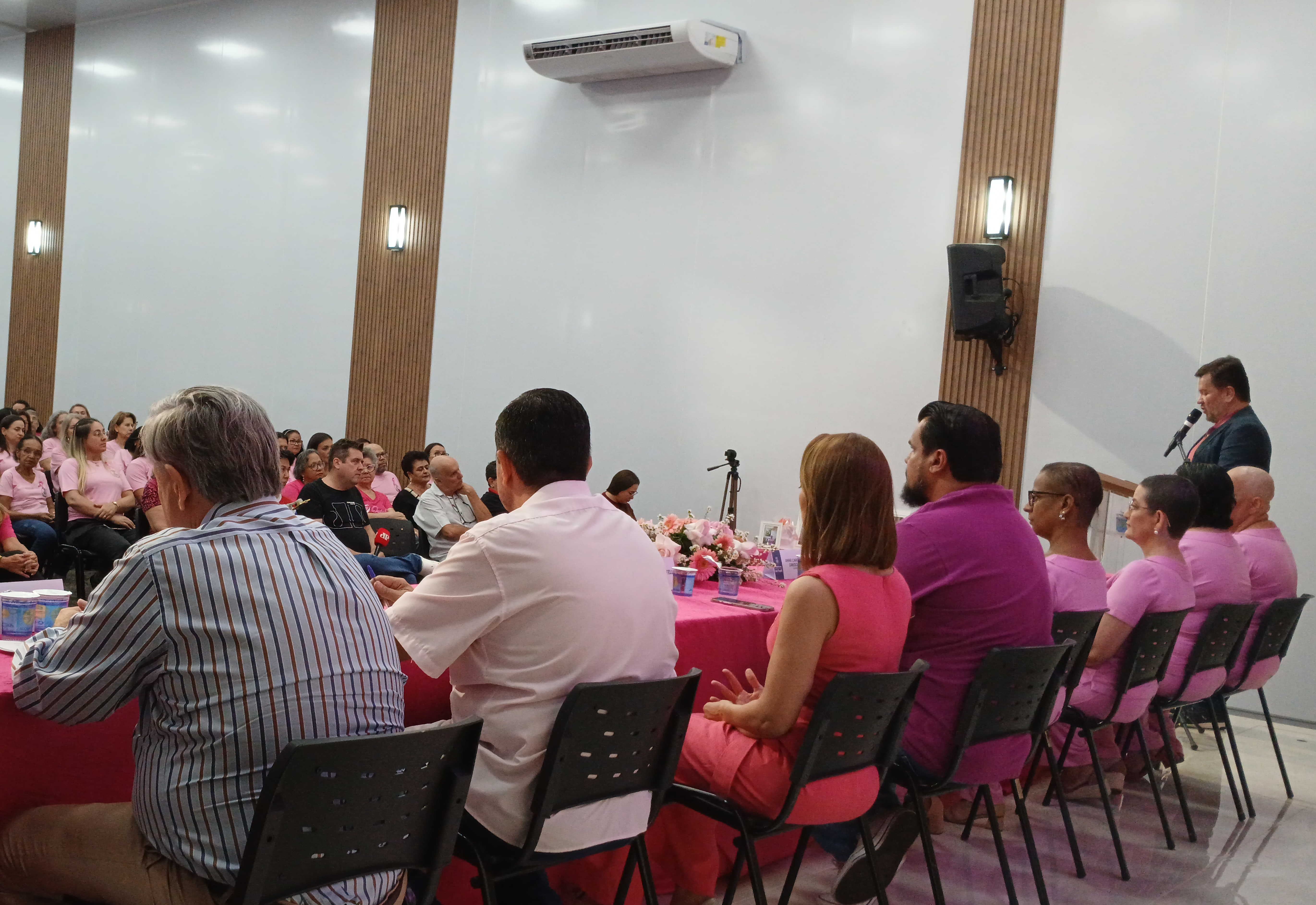 Em solenidade emocionante, campanha Outubro Rosa é lançada