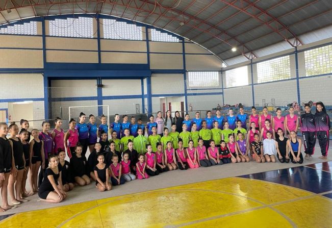 Especialistas em ginástica rítmica ministram curso para atletas de Tupã