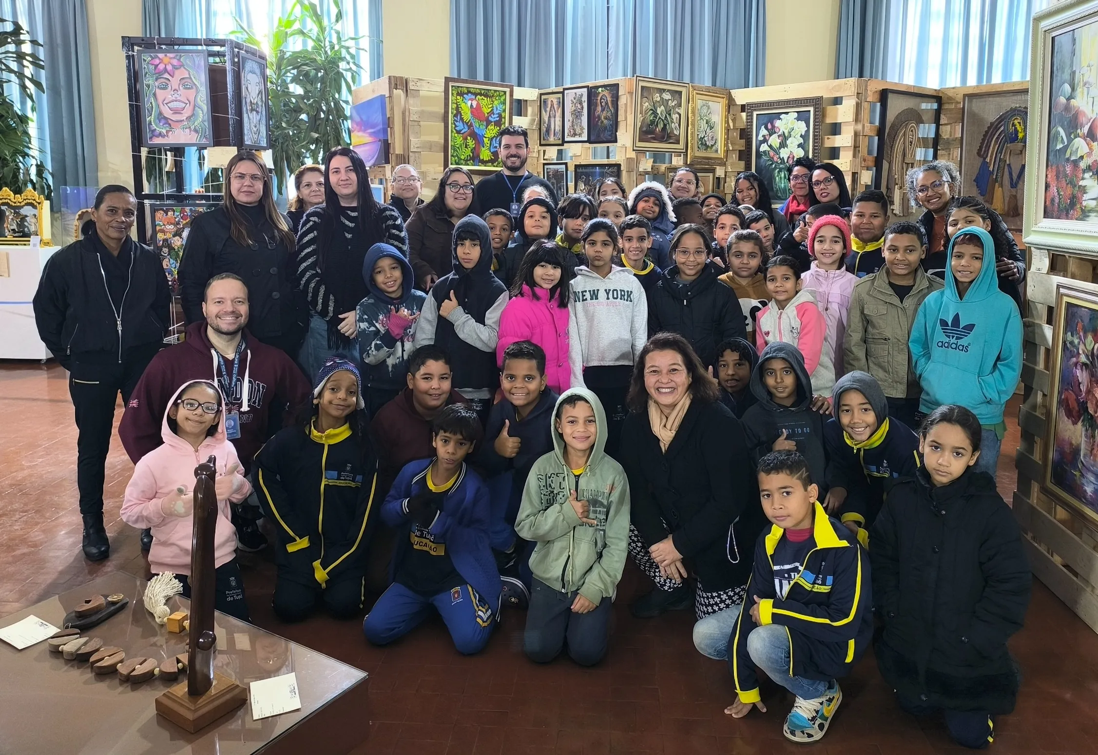 Alunos da rede municipal visitam 21º Salão de Belas Artes