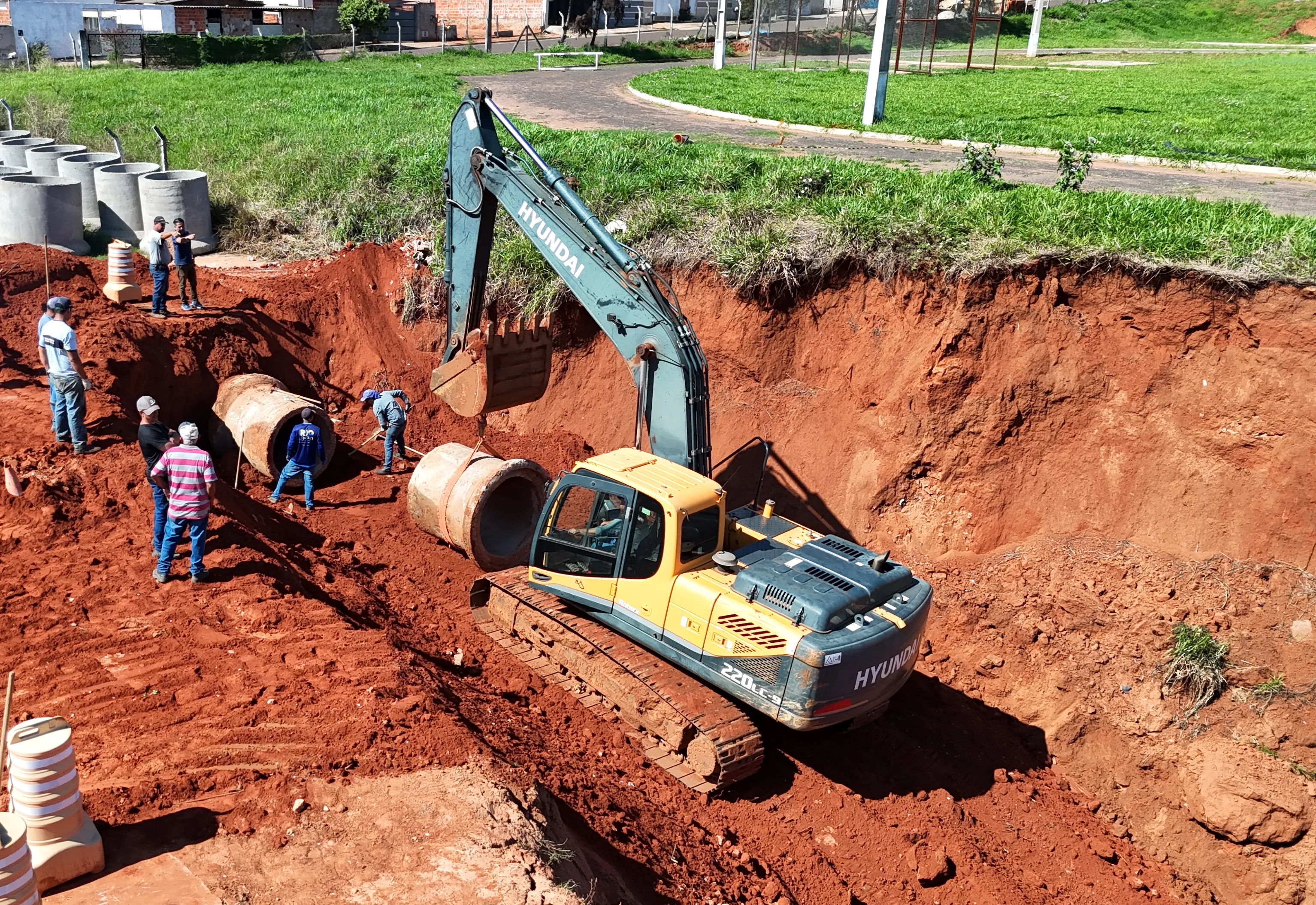 Obra de contenção de erosão no conjunto Jamil Dualibi tem ritmo acelerado